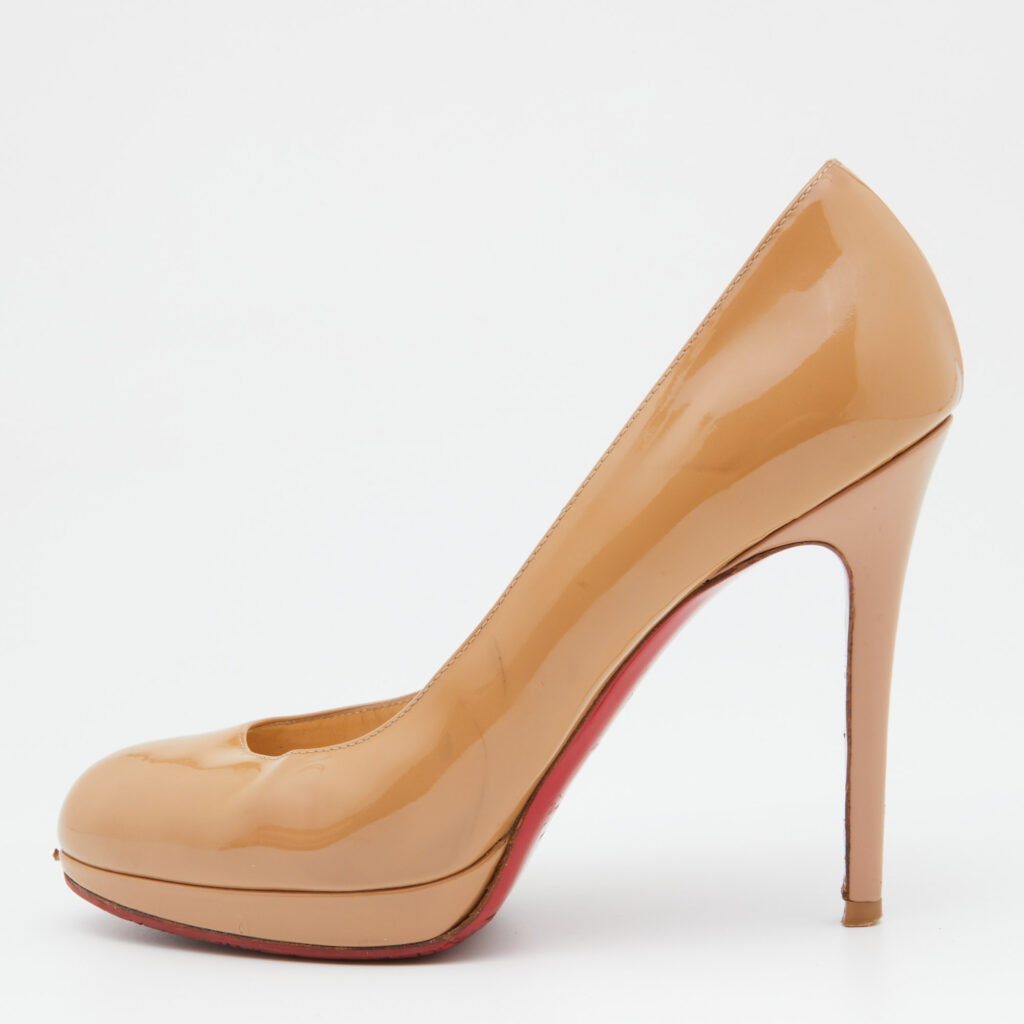 luxury-women-christian-louboutin-used-shoes-p801967-002 Christian Louboutin Beige Patent Leather New Simple Pumps Size 38.5