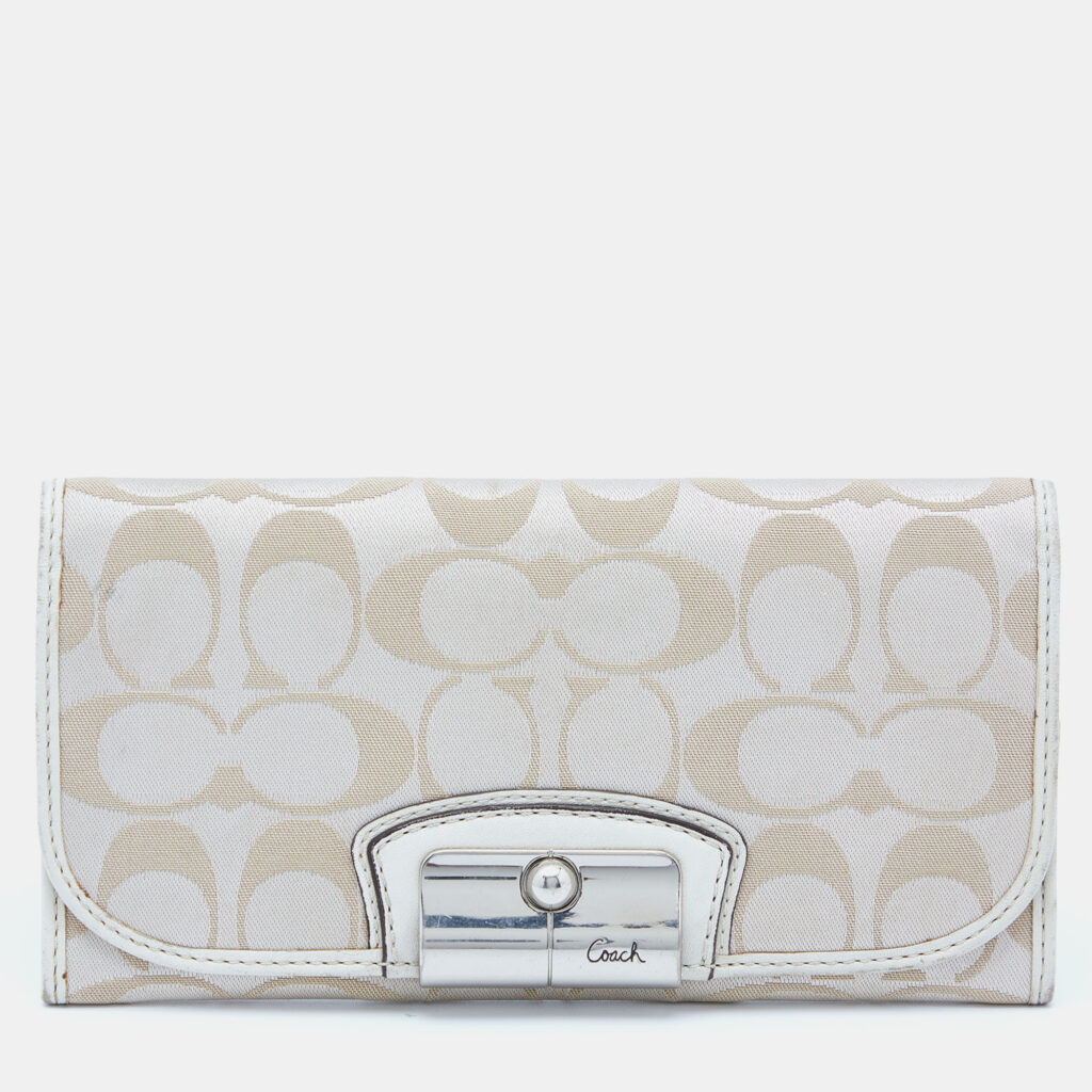 luxury-women-coach-used-handbags-p807039-010 Coach Beige/White Signature Canvas and Leather Flap Continental Wallet