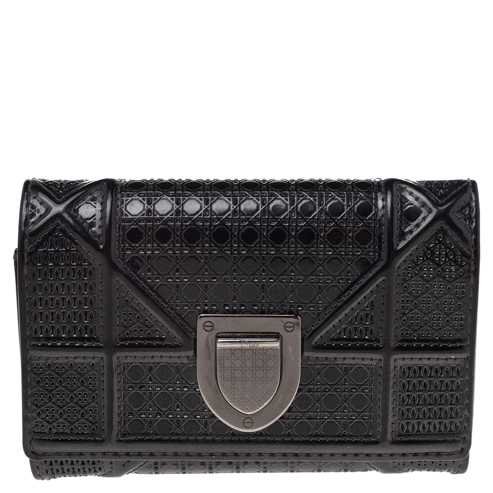 luxury-women-dior-used-handbags-p495380-012 Dior Metallic Grey Micro Cannage Patent Leather Diorama Trifold Wallet