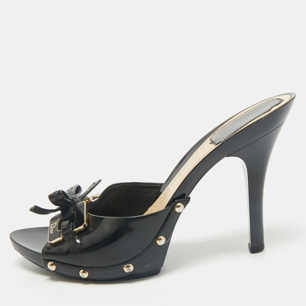 luxury-women-dior-used-shoes-p1164916-010.jpg Dior Black Patent Leather Bow Slide Sandals Size 37