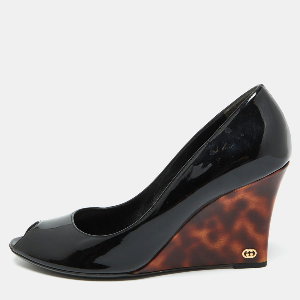 luxury-women-gucci-used-shoes-p1080953-003 Gucci Black Patent Leather Interlocking G Peep Toe Wedge Pumps Size 40