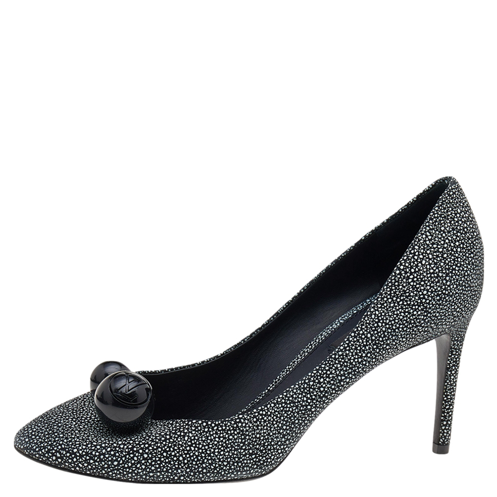 luxury-women-louis-vuitton-used-shoes-p596650-007-1 Louis Vuitton Grey Leather Pointed Toe Pumps Size 38.5