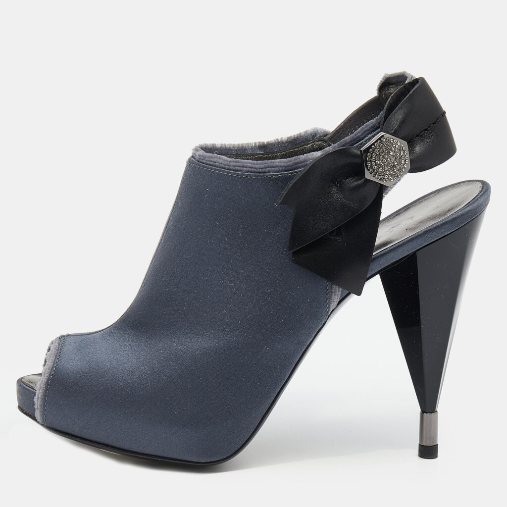 luxury-women-marc-by-marc-jacobs-used-shoes-p631705-001-2 Marc by Marc Jacobs Grey Satin Slingback Sandals Size 37