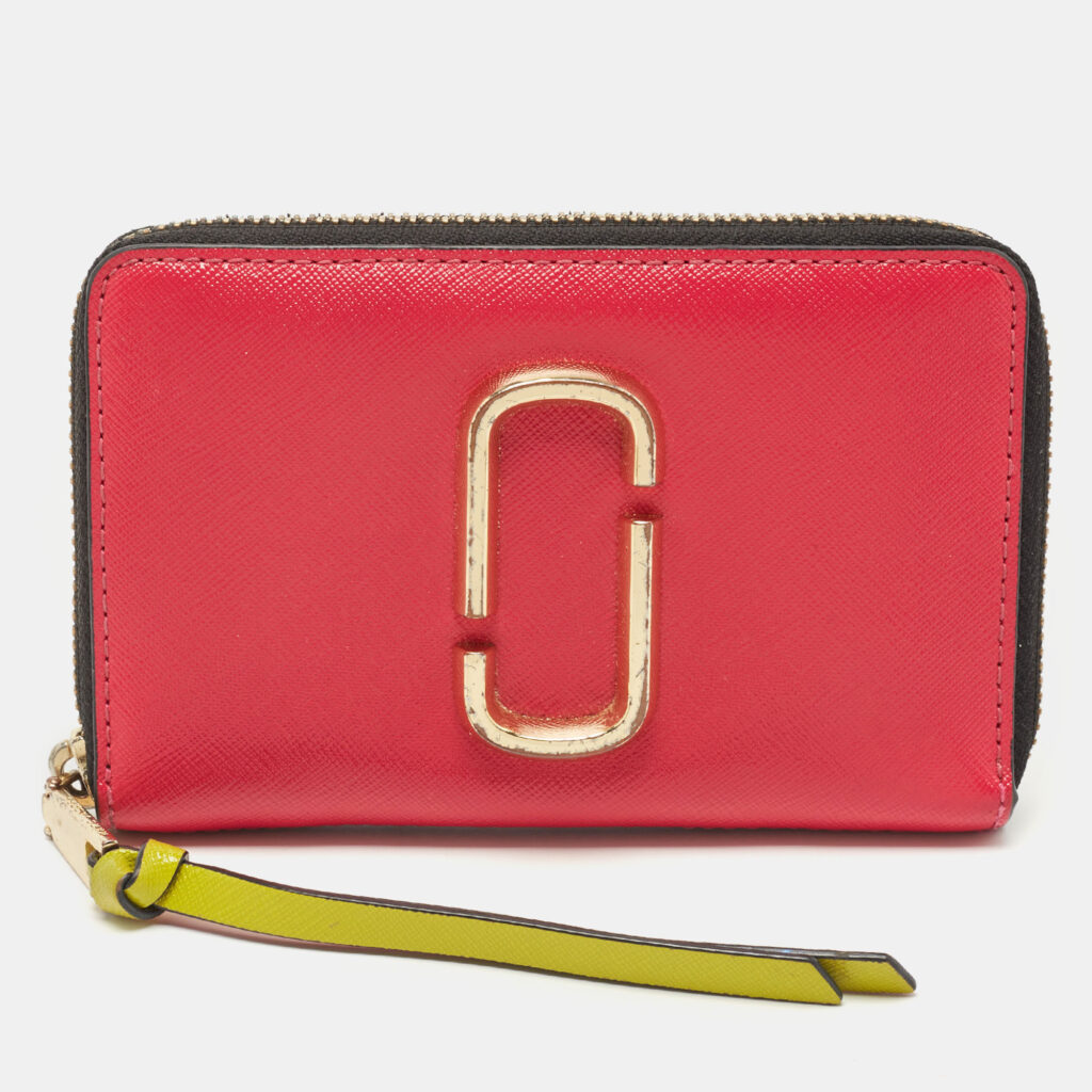 luxury-women-marc-jacobs-used-handbags-p827564-011 Marc Jacobs Pink/Purple Saffiano Leather Snapshot Compact Wallet