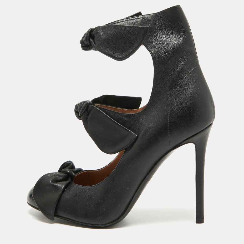 luxury-women-marco-de-vincenzo-used-shoes-p931272-008 Marco de vincenzo Black Leather and Patent Cap Toe Triple Bow Pumps Size 39