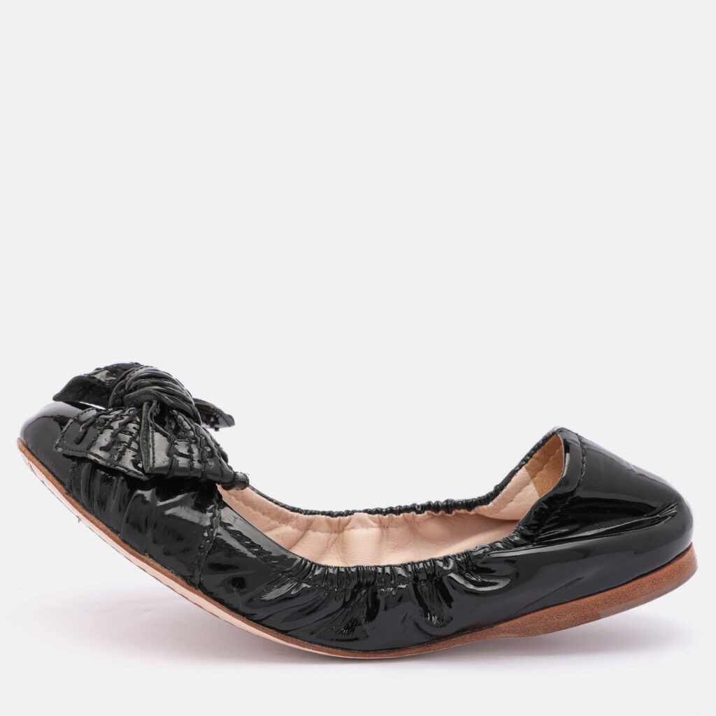 luxury-women-miu-miu-used-shoes-p1027984-010 Miu Miu Black Patent Leather Bow Scrunch Ballet Flats Size 35.5