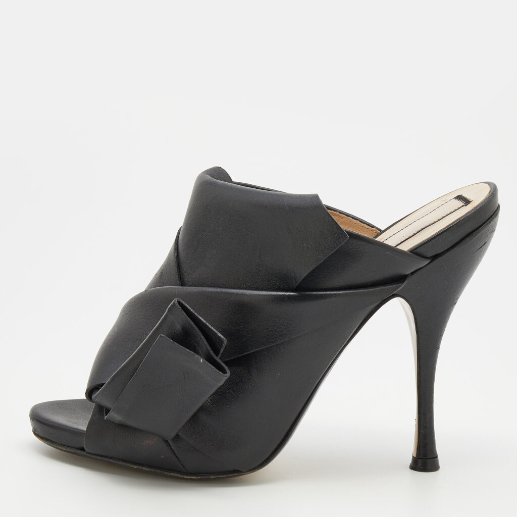 luxury-women-n21-used-shoes-p707557-002-1 N°21 Black Leather Ronny Pleated Open Toe Mules Size 39