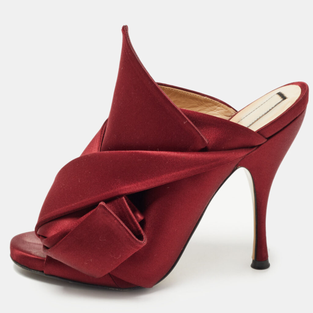 luxury-women-n21-used-shoes-p784398-001 N21 Burgundy Satin Raso Knot Peep Toe Mules Size 37