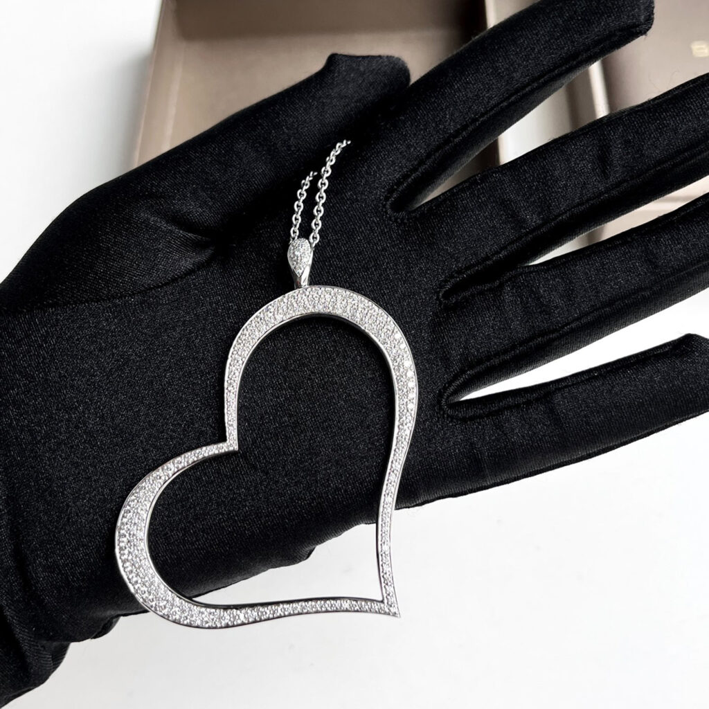 luxury-women-piaget-used-fine-jewelry-p1143615-002 Piaget 18K White Gold Full Diamond Large Heart Limelight Necklace