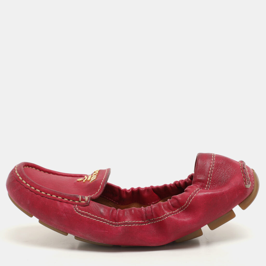 luxury-women-prada-used-shoes-p1148408-004.jpg Prada Pink Leather Logo Scrunch Loafers Size 35