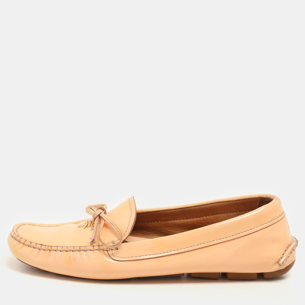 luxury-women-prada-used-shoes-p1148441-004.jpg Prada Peach Patent Leather Logo Loafers Size 37