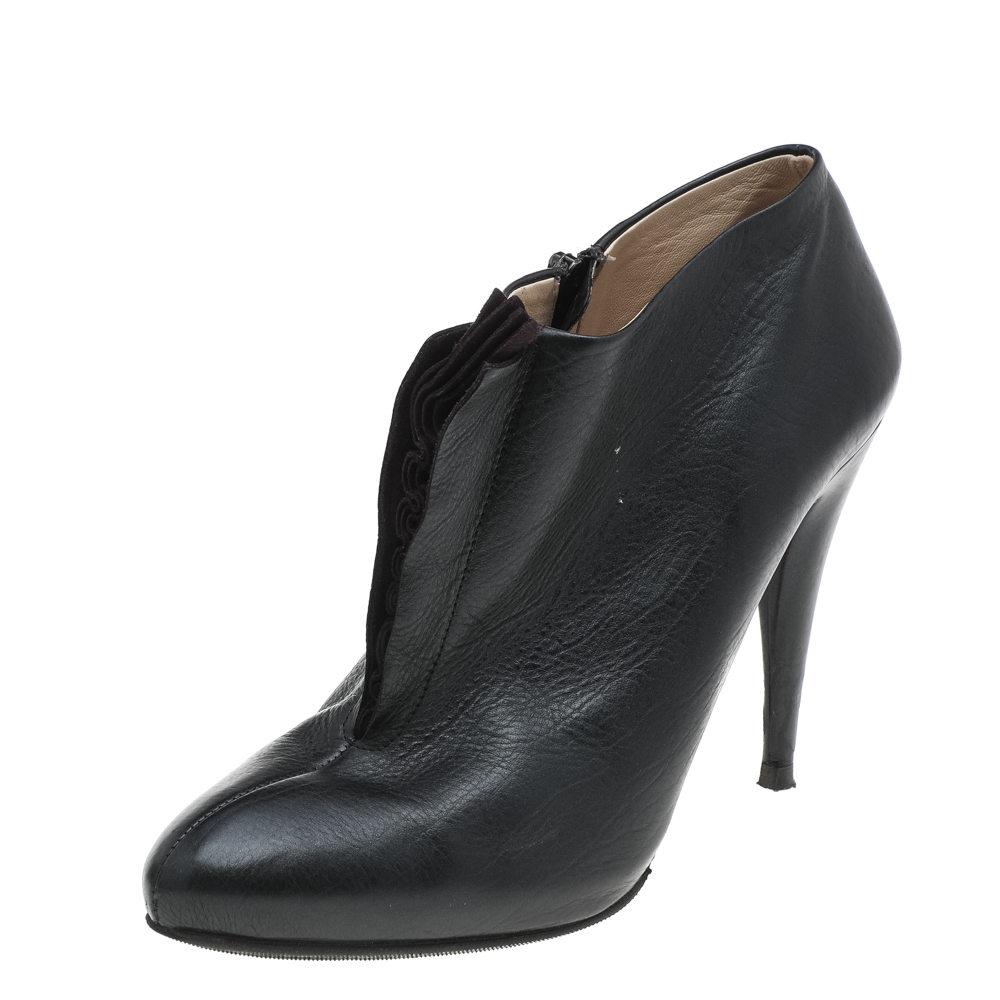 luxury-women-prada-used-shoes-p598933-005-2 Prada Black/Purple Leather And Suede Ruffle Detail Ankle Length Booties Size 38.5