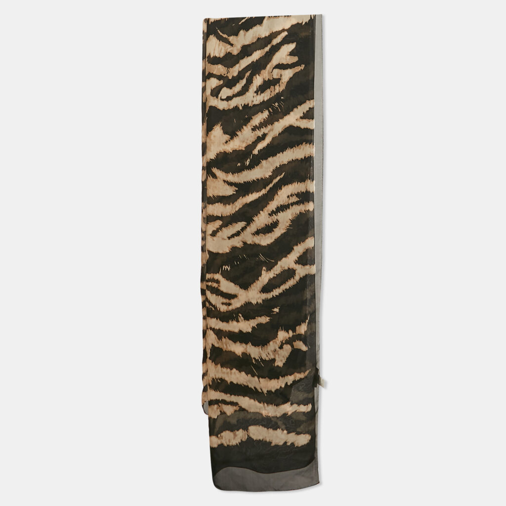 luxury-women-roberto-cavalli-used-accessories-p1116513-003 Roberto Cavalli Black Print Silk Stole