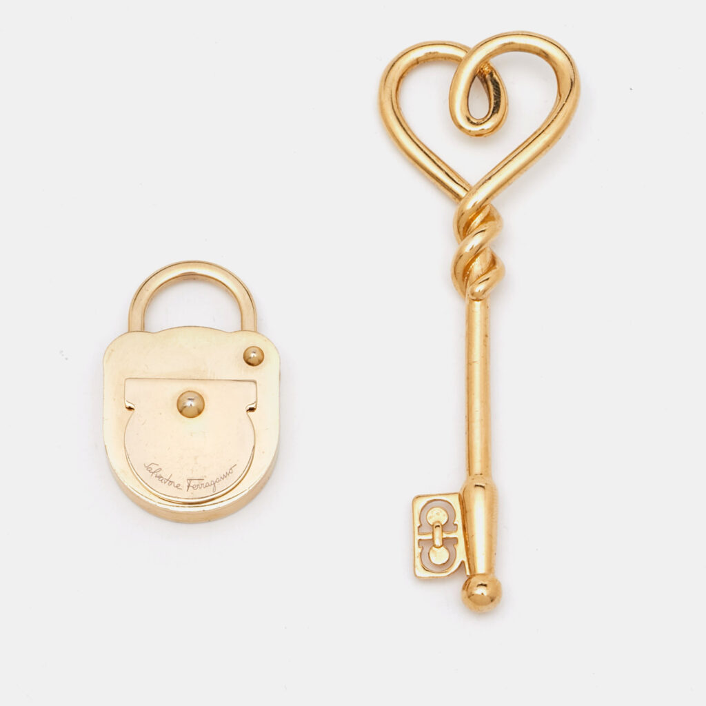 luxury-women-salvatore-ferragamo-used-accessories-p1124906-004 Salvatore Ferragamo Lock and Key Gold Tone Pendant