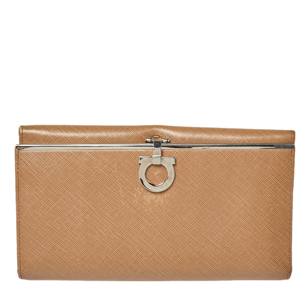 luxury-women-salvatore-ferragamo-used-handbags-p416397-002 Salvatore Ferragamo Beige Leather Gancini Icona Continental Wallet