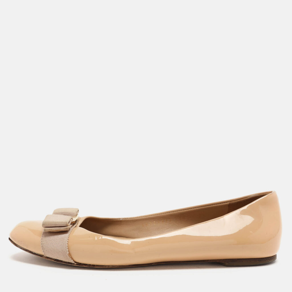 luxury-women-salvatore-ferragamo-used-shoes-p1046457-010 Salvatore Ferragamo Beige Patent Leather Varina Ballet Flats Size 38