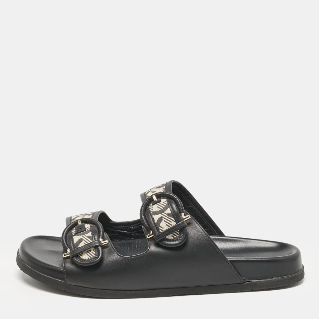 luxury-women-salvatore-ferragamo-used-shoes-p1149980-003 Salvatore Ferragamo Black/Off White Logo Print Fabric and Leather Gairo T Flat Slides Size 39.5