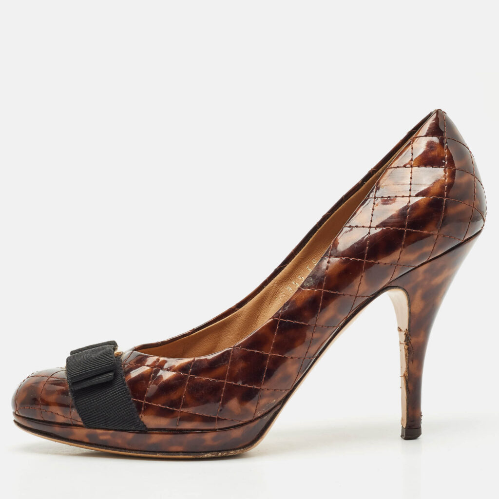 luxury-women-salvatore-ferragamo-used-shoes-p1153512-010 Salvatore Ferragamo Brown Patent Leather Vara Bow Pumps Size 39