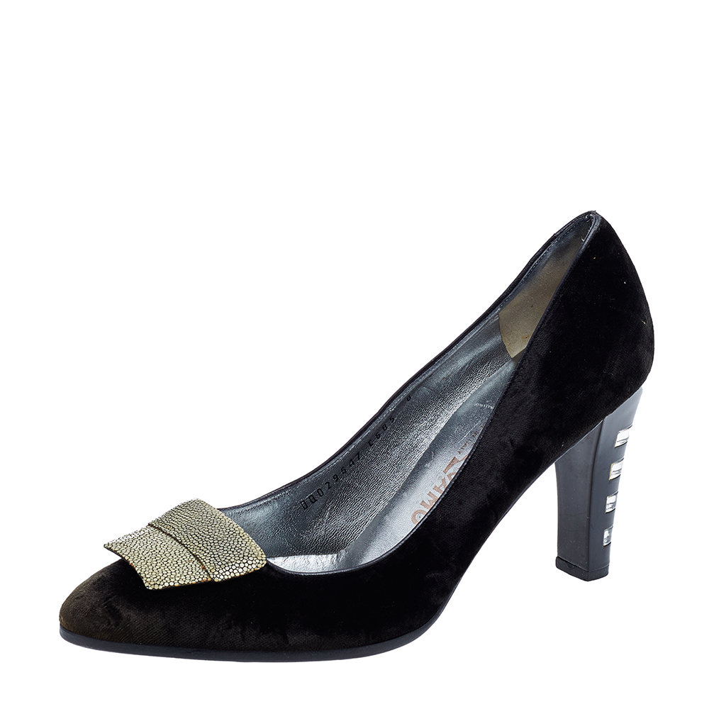 luxury-women-salvatore-ferragamo-used-shoes-p574270-004-2 Salvatore Ferragamo Dark Green Velvet and Stingray Almond Toe Pumps Size 38.5