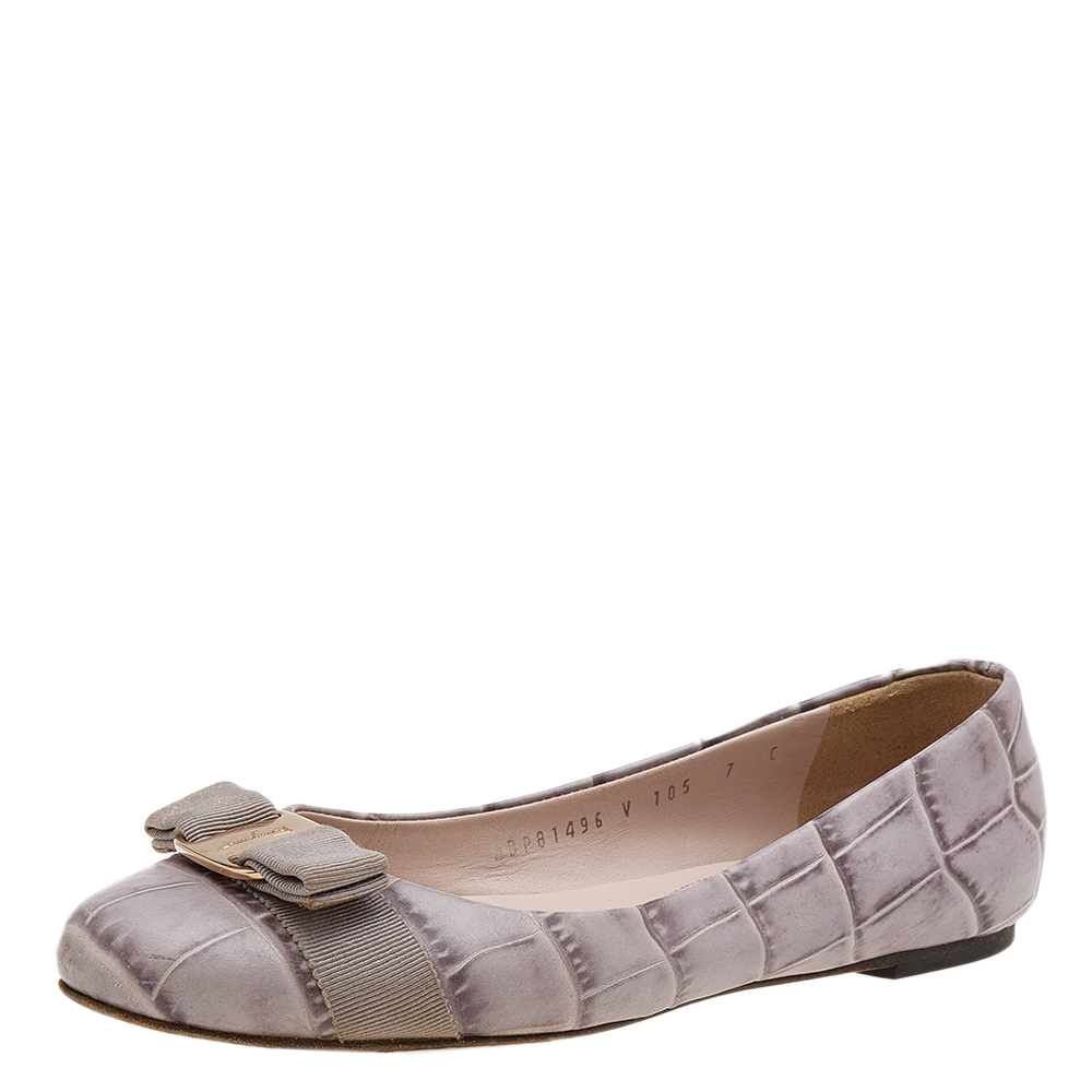 luxury-women-salvatore-ferragamo-used-shoes-p610476-006-2 Salvatore Ferragamo Grey Croc Embossed Leather Varina Ballet Flats Size 37.5