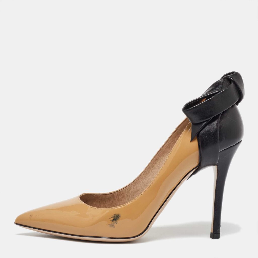 luxury-women-valentino-used-shoes-p1038408-003 Valentino Beige/Black Leather and Patent Bow Pointed Toe Pumps Size 38.5
