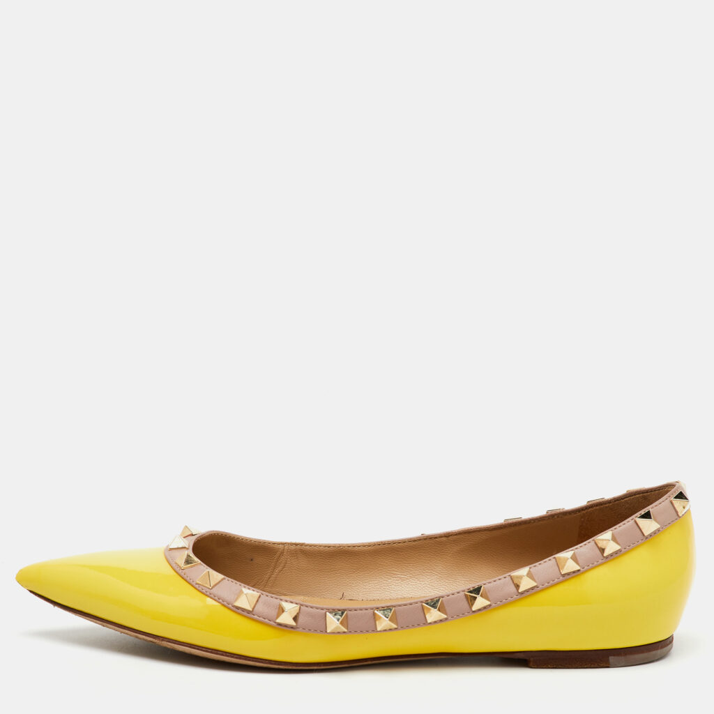 luxury-women-valentino-used-shoes-p1145966-009.jpg Valentino Yellow/Beige Patent Leather Rockstud Pointed Toe Ballet Flats Size 37