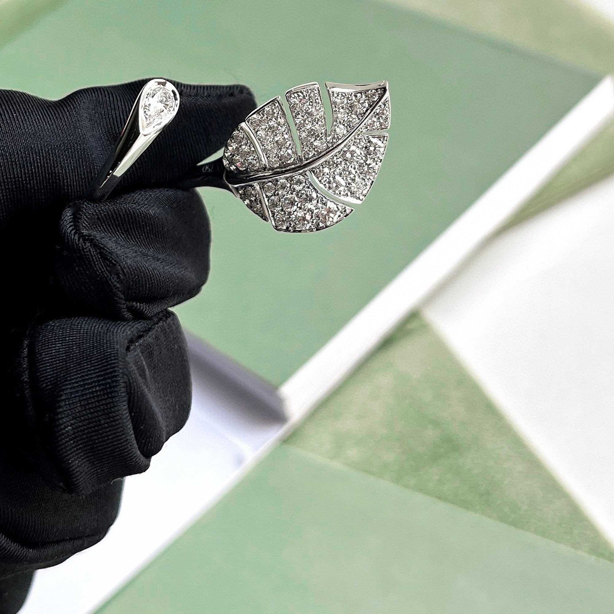 van cleef & arpels virevolte leaf 18k white gold and diamond ring eu 51