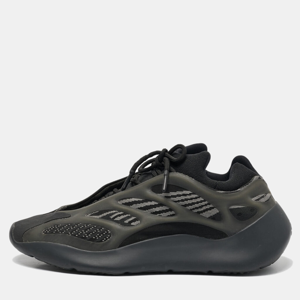 luxury-men-yeezy-x-adidas-used-shoes-p1117405-001.jpg Yeezy x Adidas Black Mesh 700 V3 Alvah Sneakers Size 46 2/3