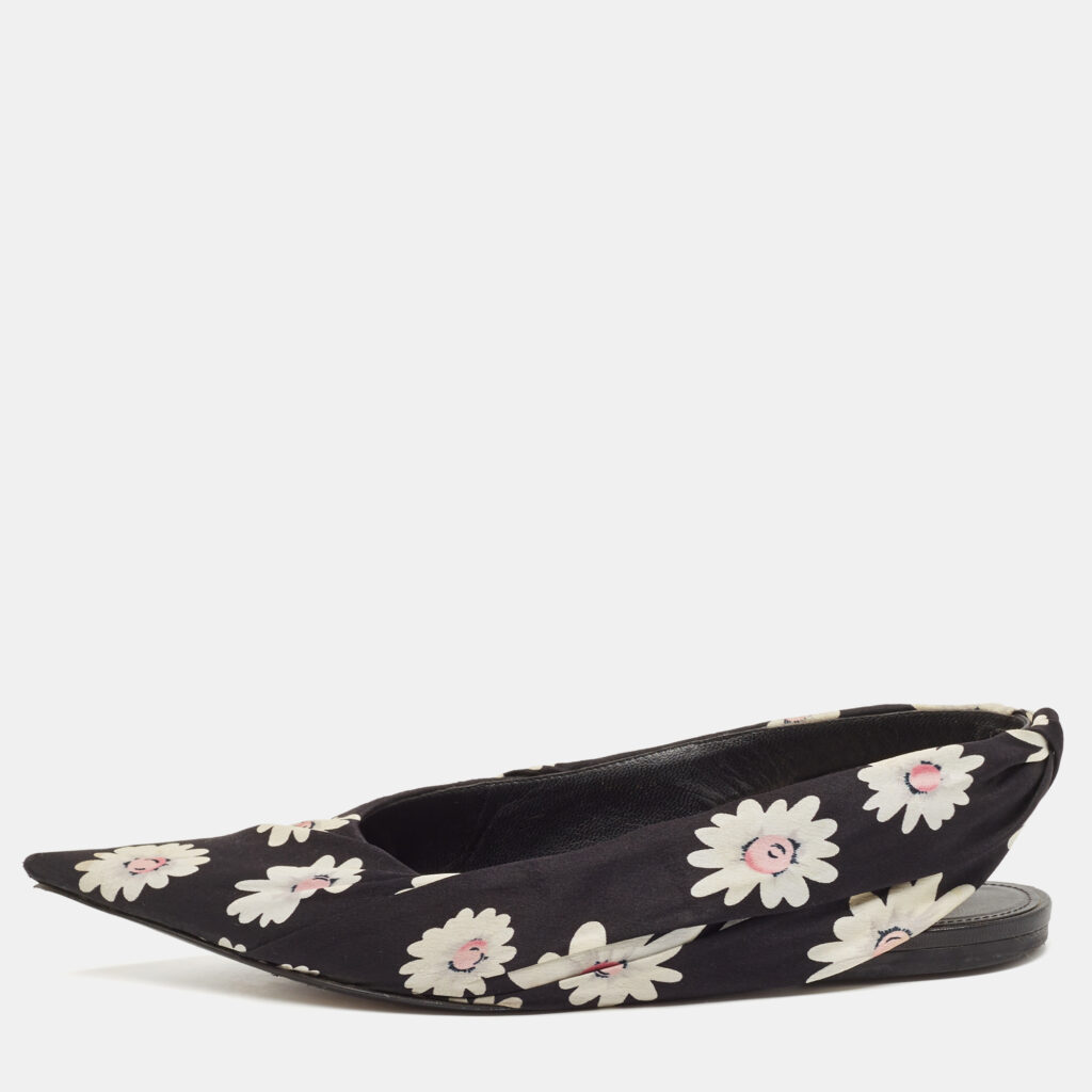 luxury-women-balenciaga-used-shoes-p1095158-001-1.jpg Balenciaga Black Floral Print Fabric Pointed Toe Slingback Flats Size 38