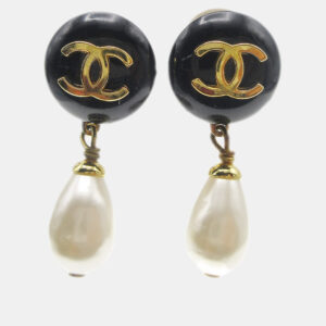 luxury-women-chanel-used-accessories-p1210722-002.jpg chanel artificial pearl dangle earrings clip-on gold black