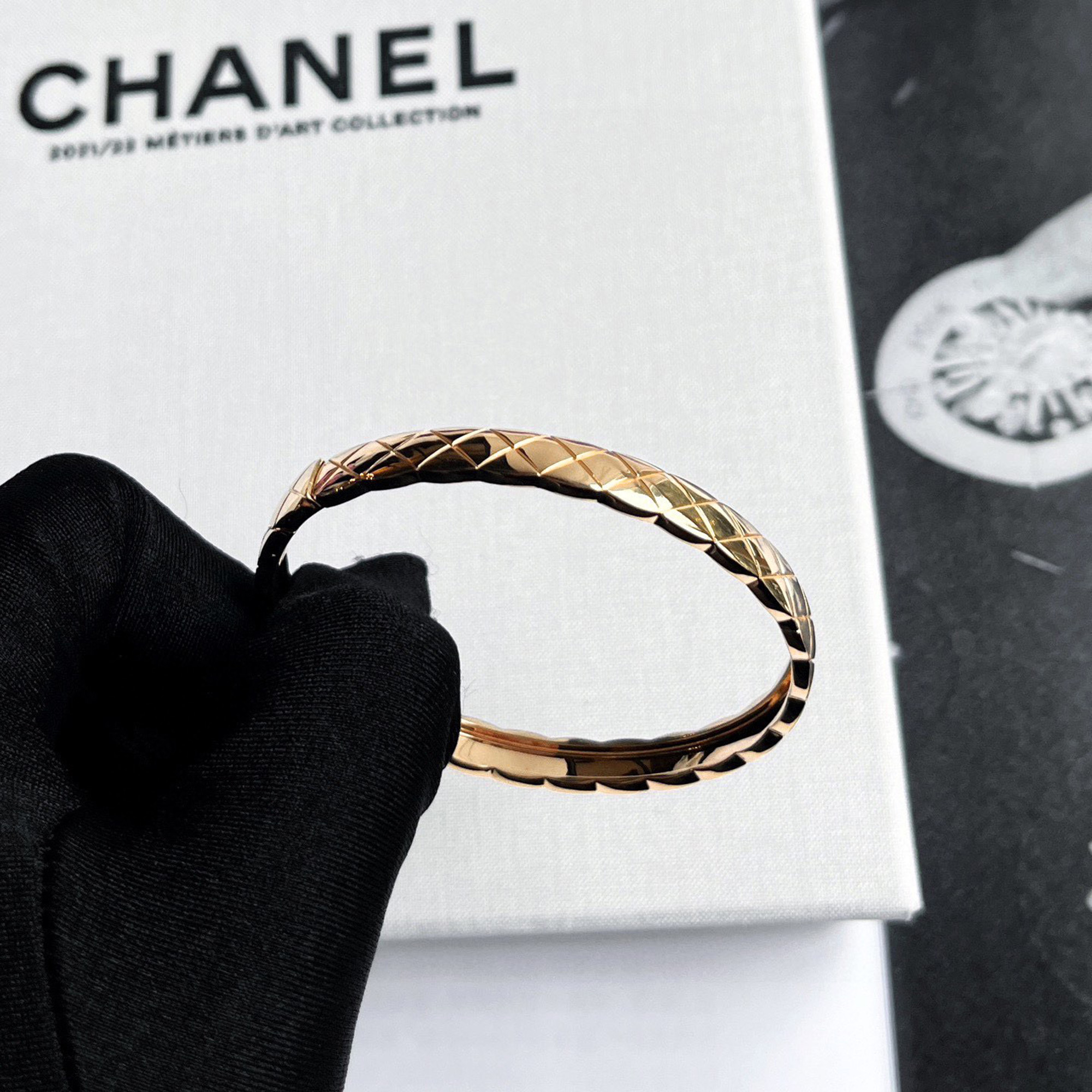 chanel coco crush wide 18k rose gold bracelet size s
