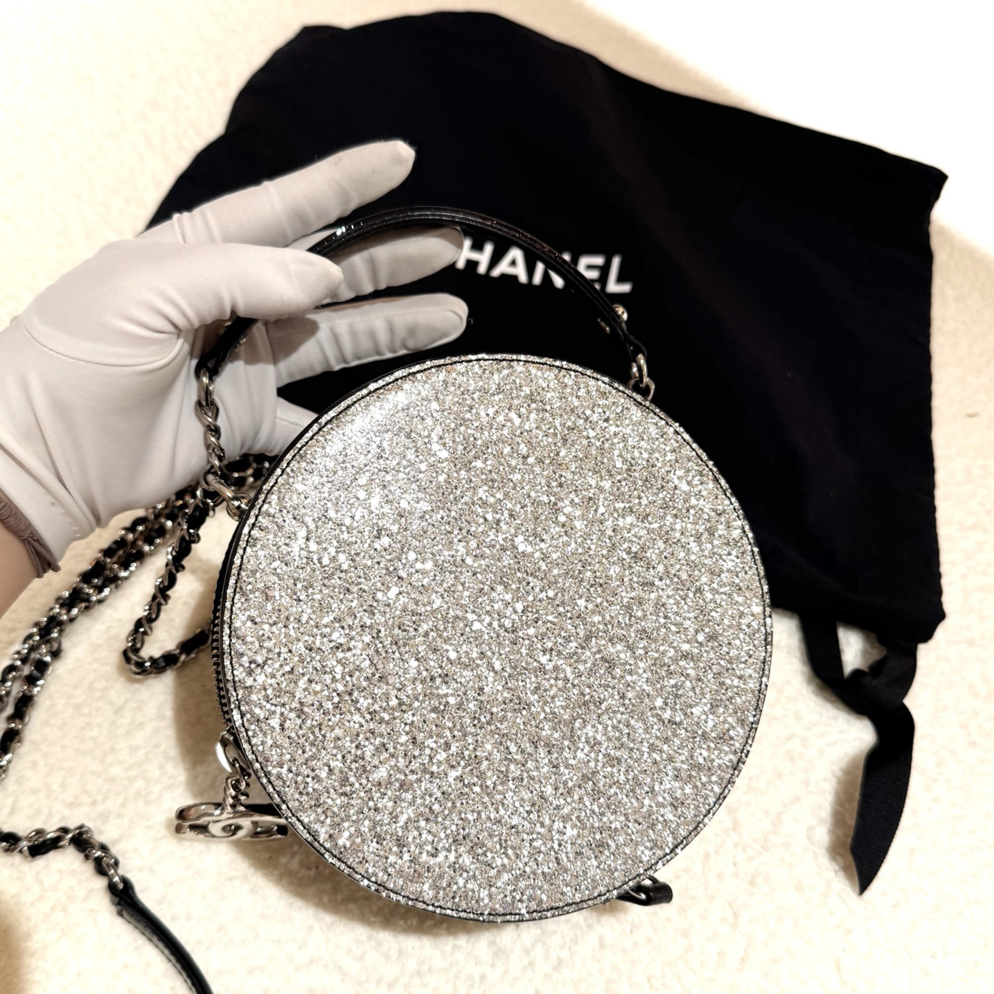 chanel round cc patent leather glitter shoulder bag