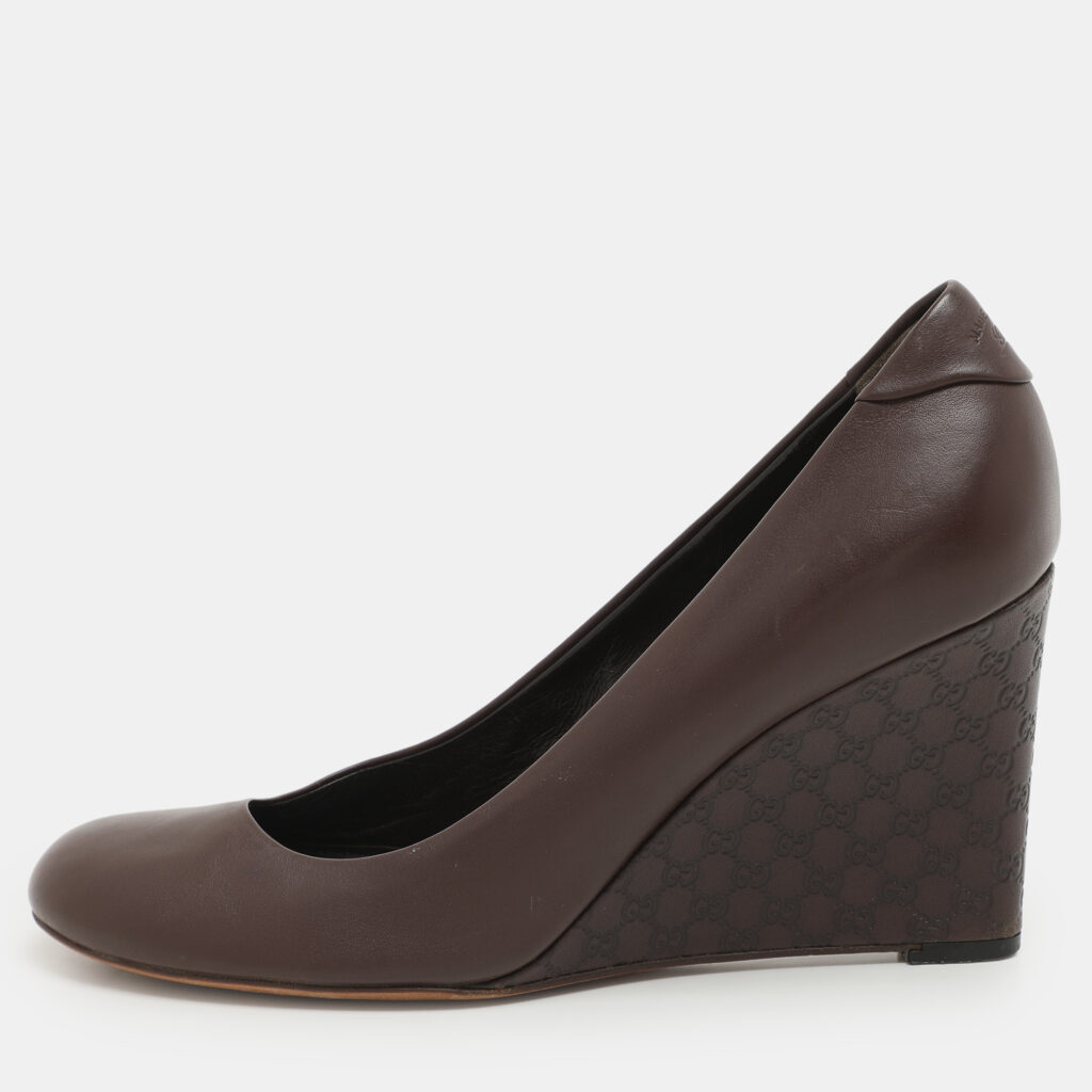 luxury-women-gucci-used-shoes-p1136433-008.jpg Gucci Brown Leather Wedge Round Toe Pumps Size 38.5