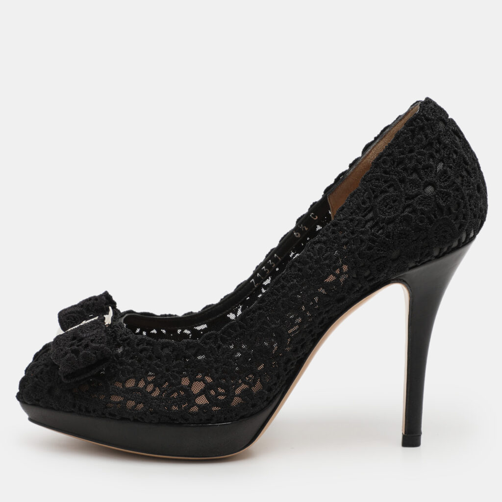 Salvatore Ferragamo Black Lace Vara Bow Pumps Size 37