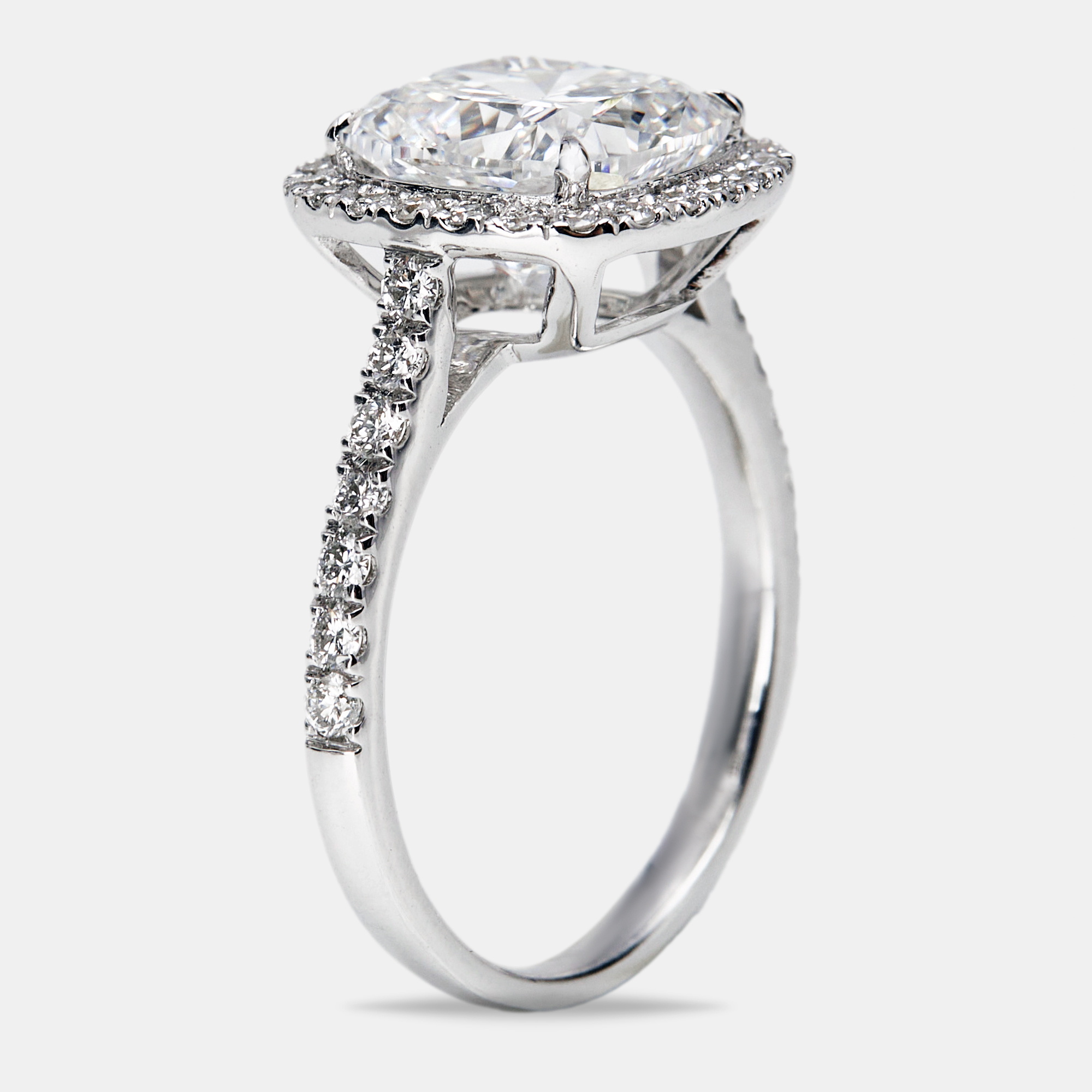 3.50 cts cushion cut and round lab grown diamond 18k white gold ring size 51