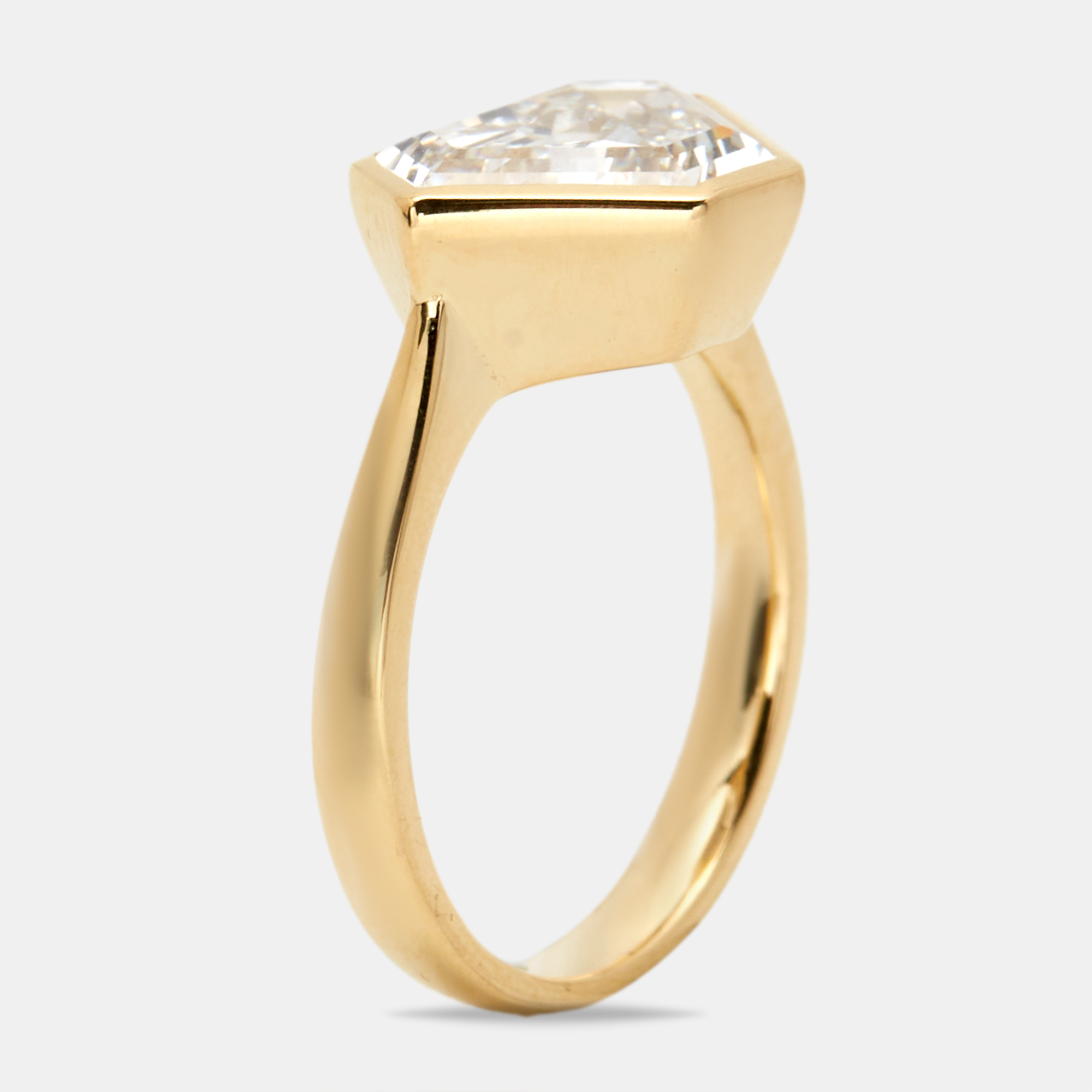 3.50 cts triangle step cut lab grown diamond 18k yellow gold ring size 51