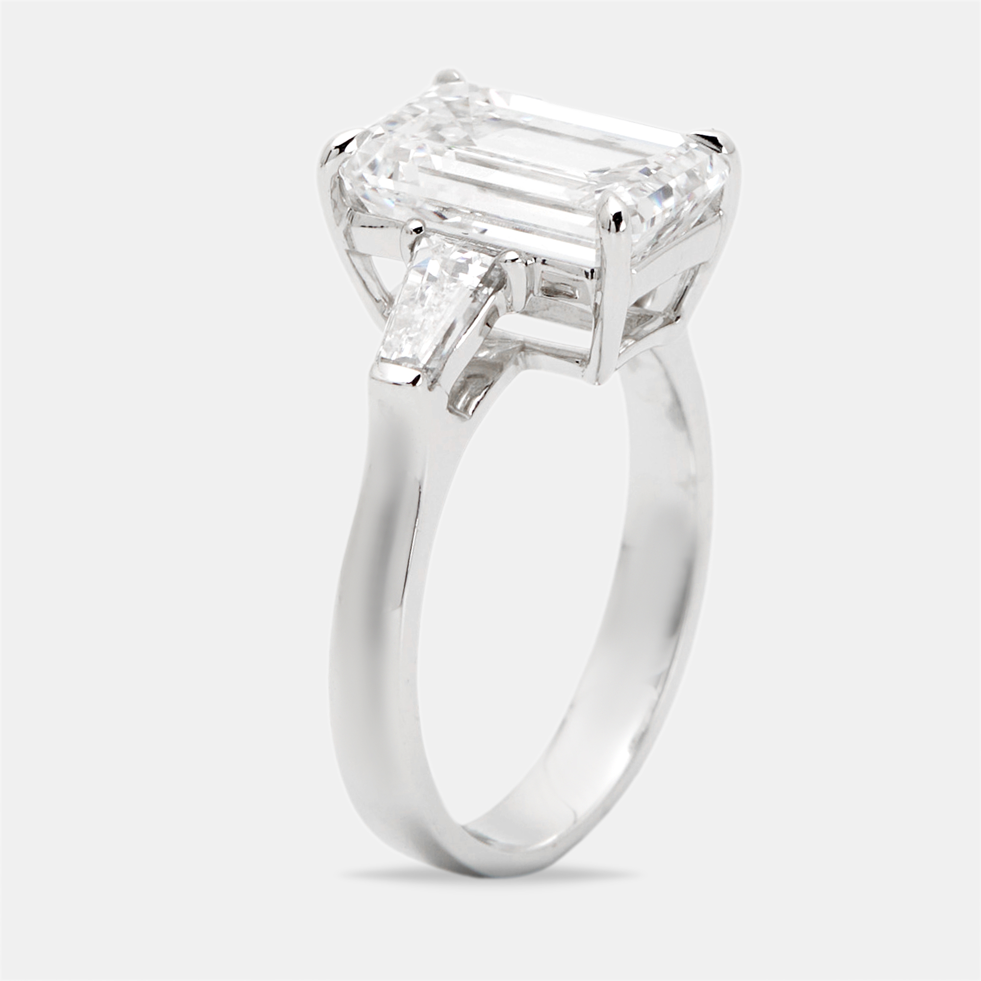 4.60 cts emerald cut and tapper lab grown diamond 18k white gold ring size 51