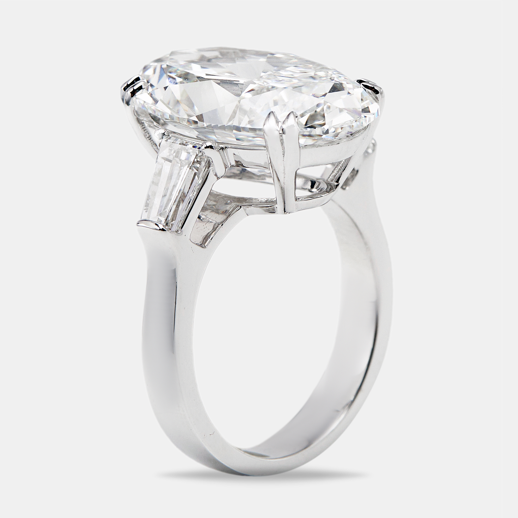 11.00 cts oval cut and trapezoid lab grown diamond 18k white gold ring size 54