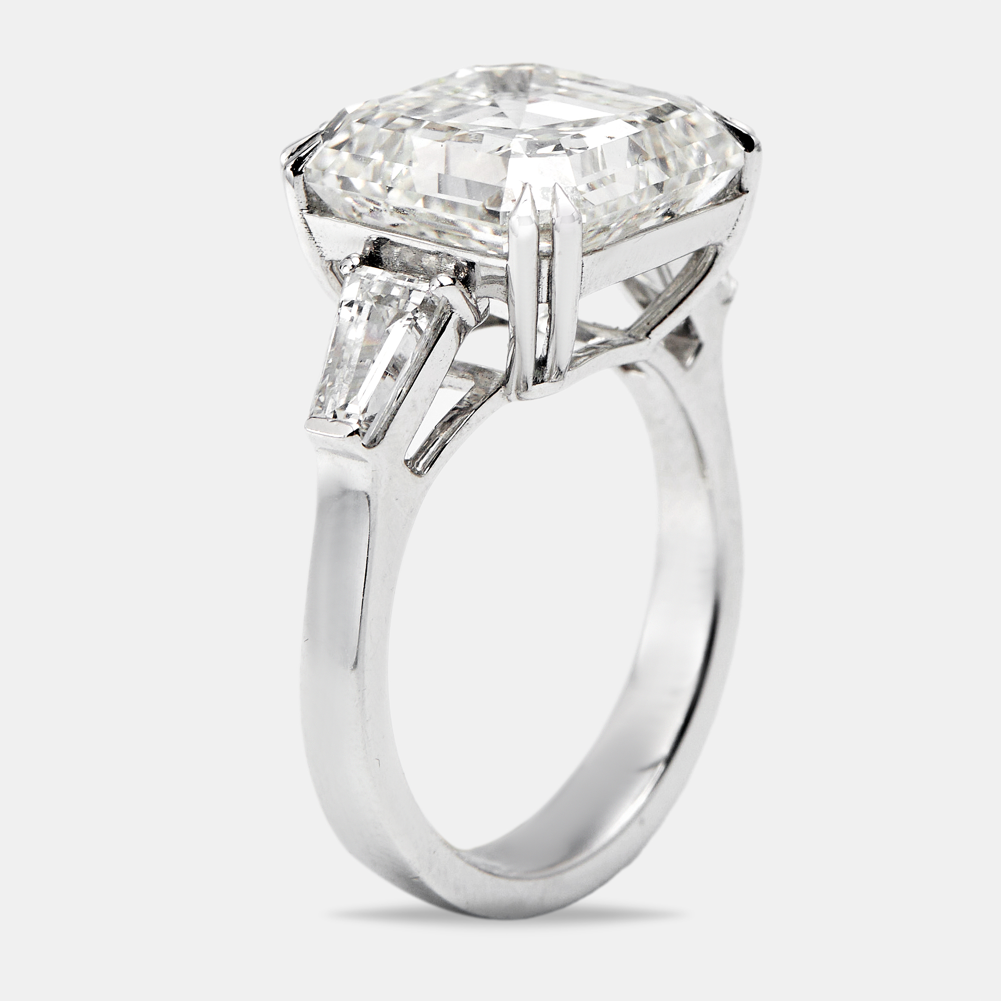 11.00 cts asscher cut and trapezoid lab grown diamond 18k white gold ring size 51