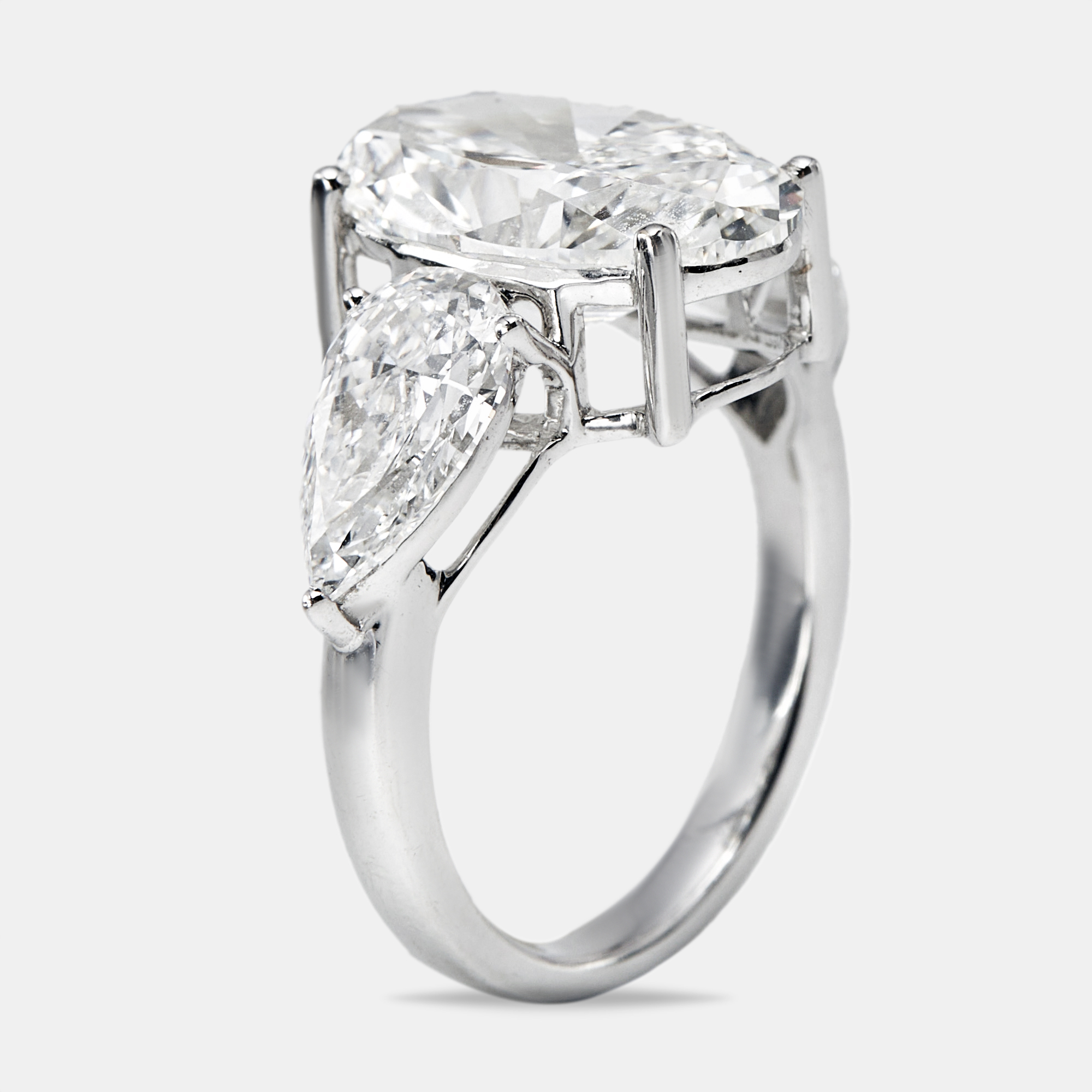 7.45 cts oval and pear lab grown diamond 18k white gold ring size 52