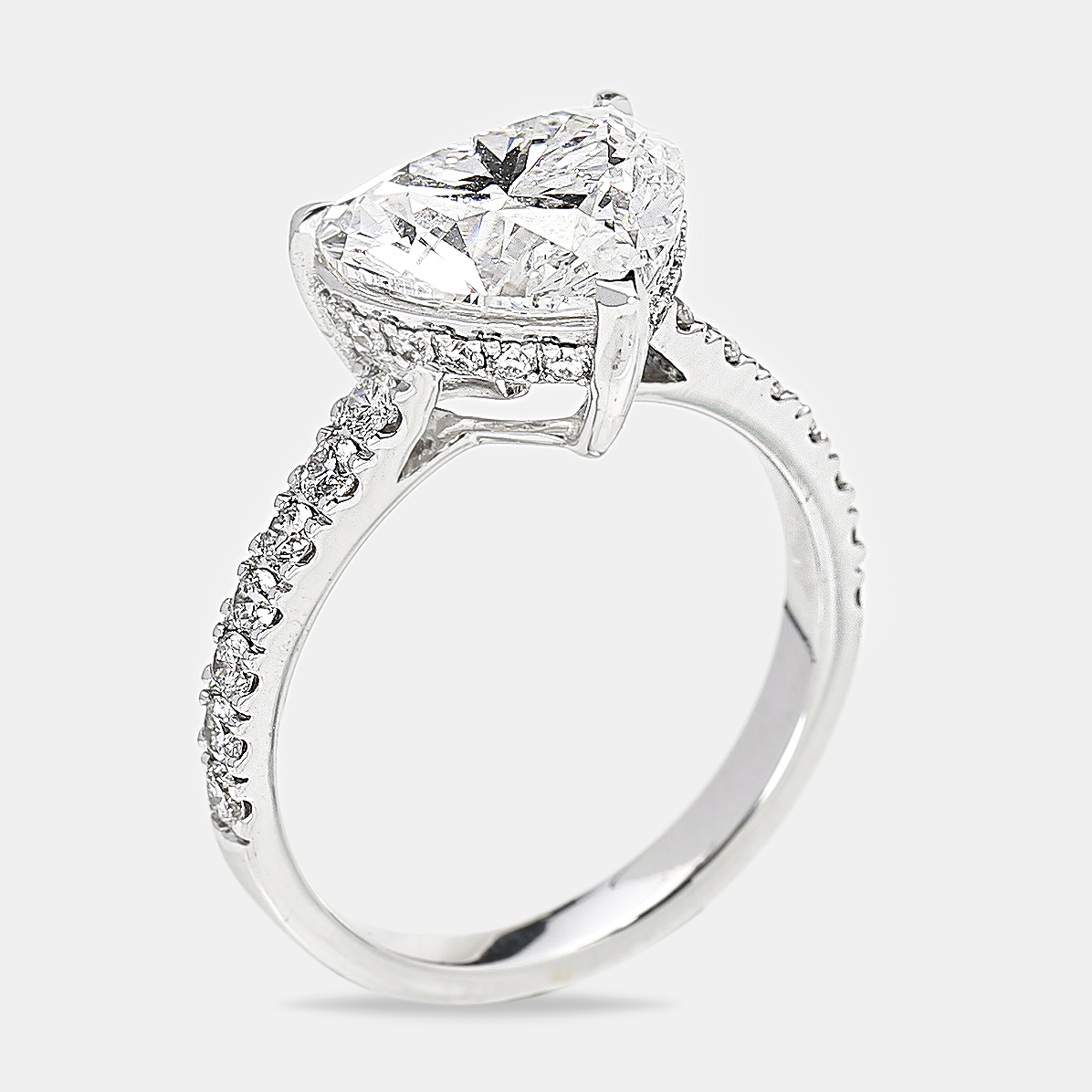 3.60 cts 18k white gold heart brilliant round brilliant lab grown diamonds ring size 54