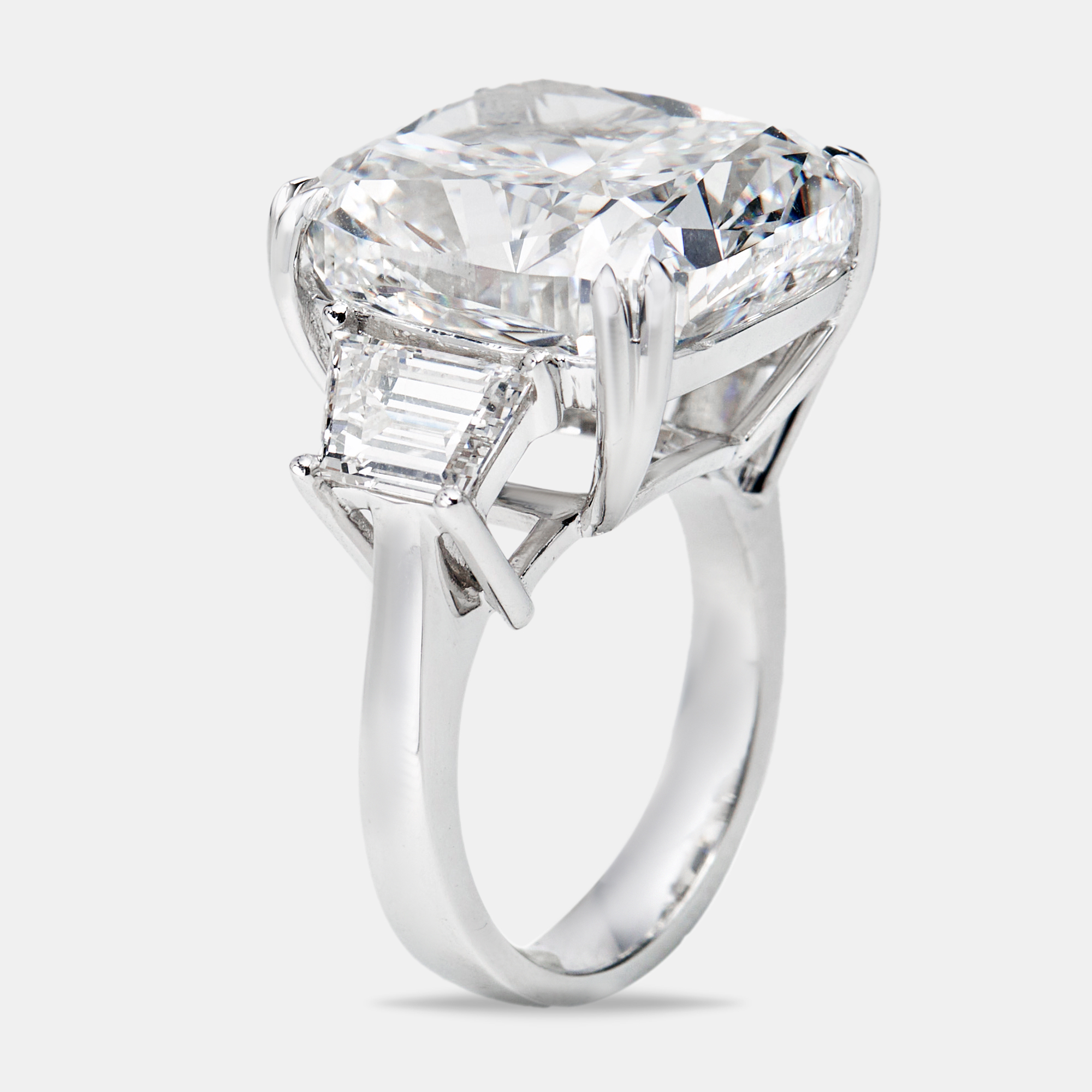 22.00 cts cushion cut and trapezoid lab grown diamond 18k white gold ring size 54