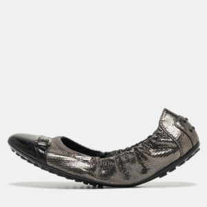 tod's sliver/black textured suede and leather buckle detail scrunch ballet flats size 38