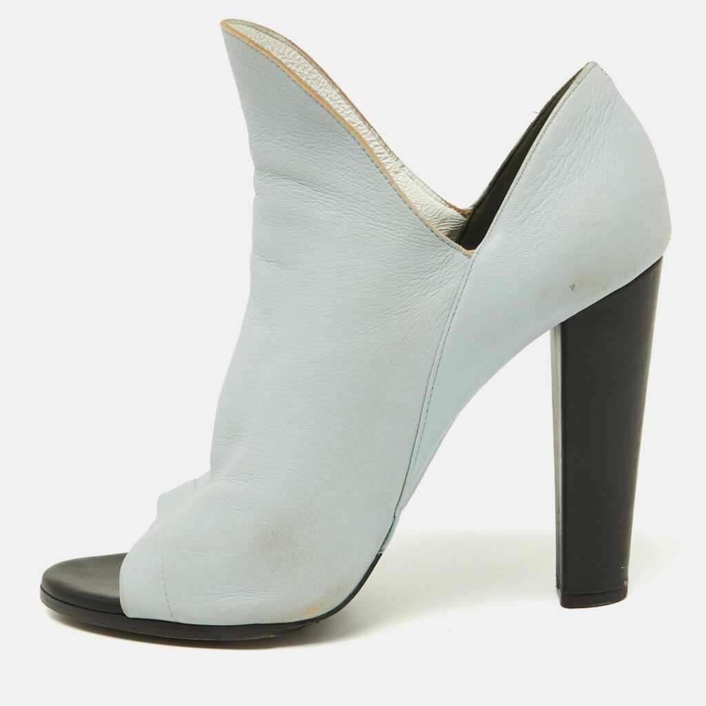 luxury-women-balenciaga-used-shoes-p1011673-001.jpg Balenciaga Blue/White Leather Open Toe Pumps Size 41.5