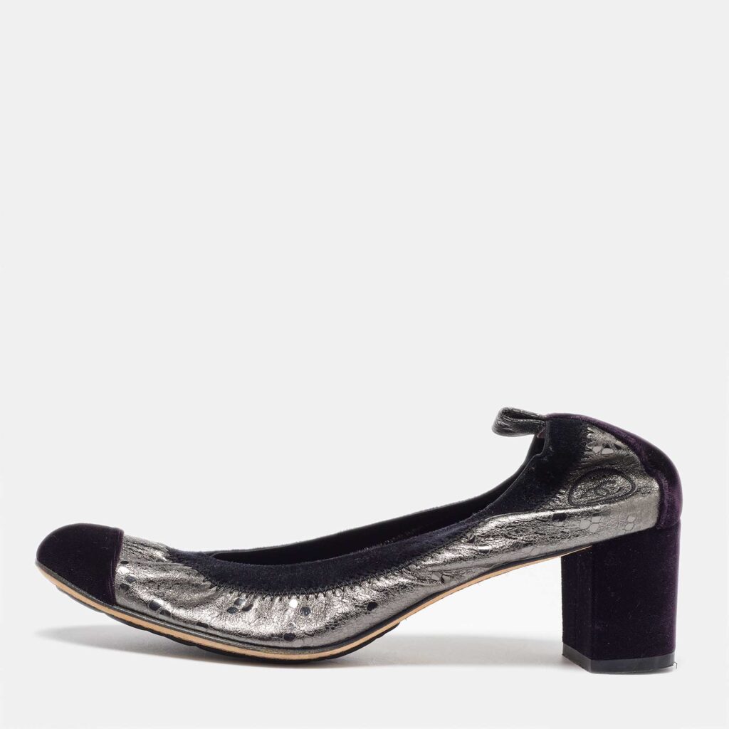 luxury-women-chanel-used-shoes-p1020506-003.jpg Chanel Silver/Purple Leather and Velvet CC Cap Toe Scrunch Block Heel Pumps Size 38.5