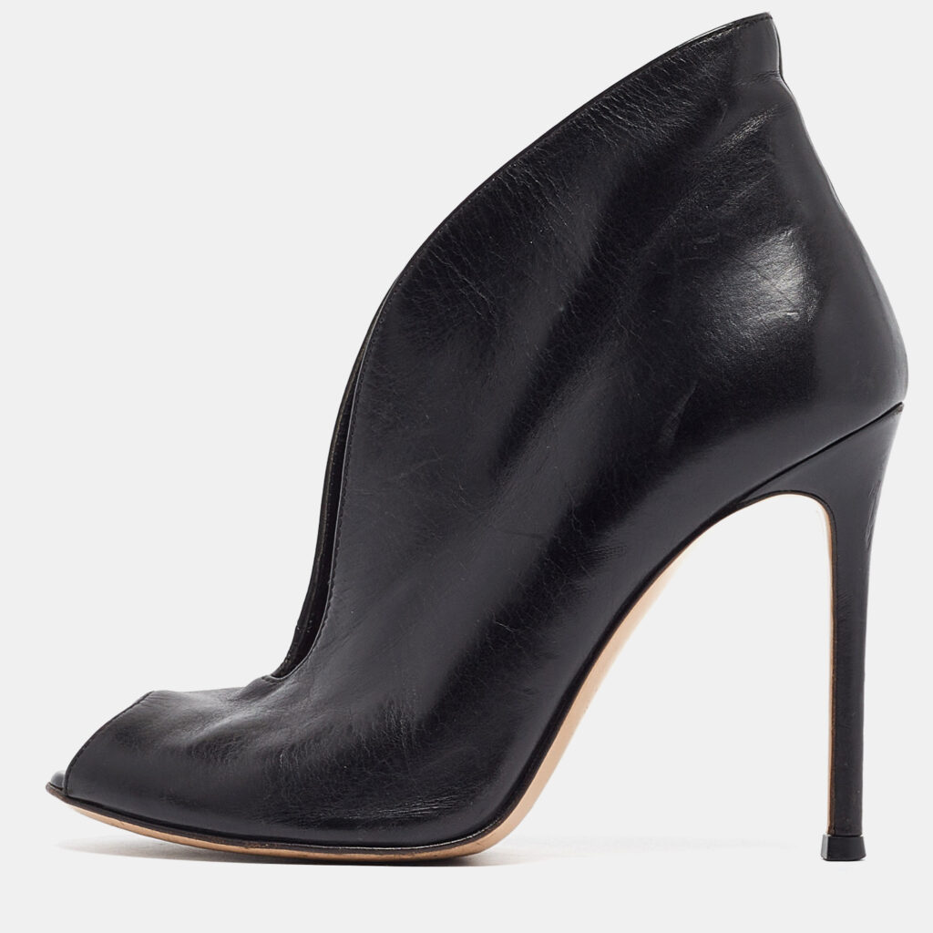 luxury-women-gianvito-rossi-used-shoes-p1003638-002.jpg Gianvito Rossi Black Leather Vamp Boots Size 35