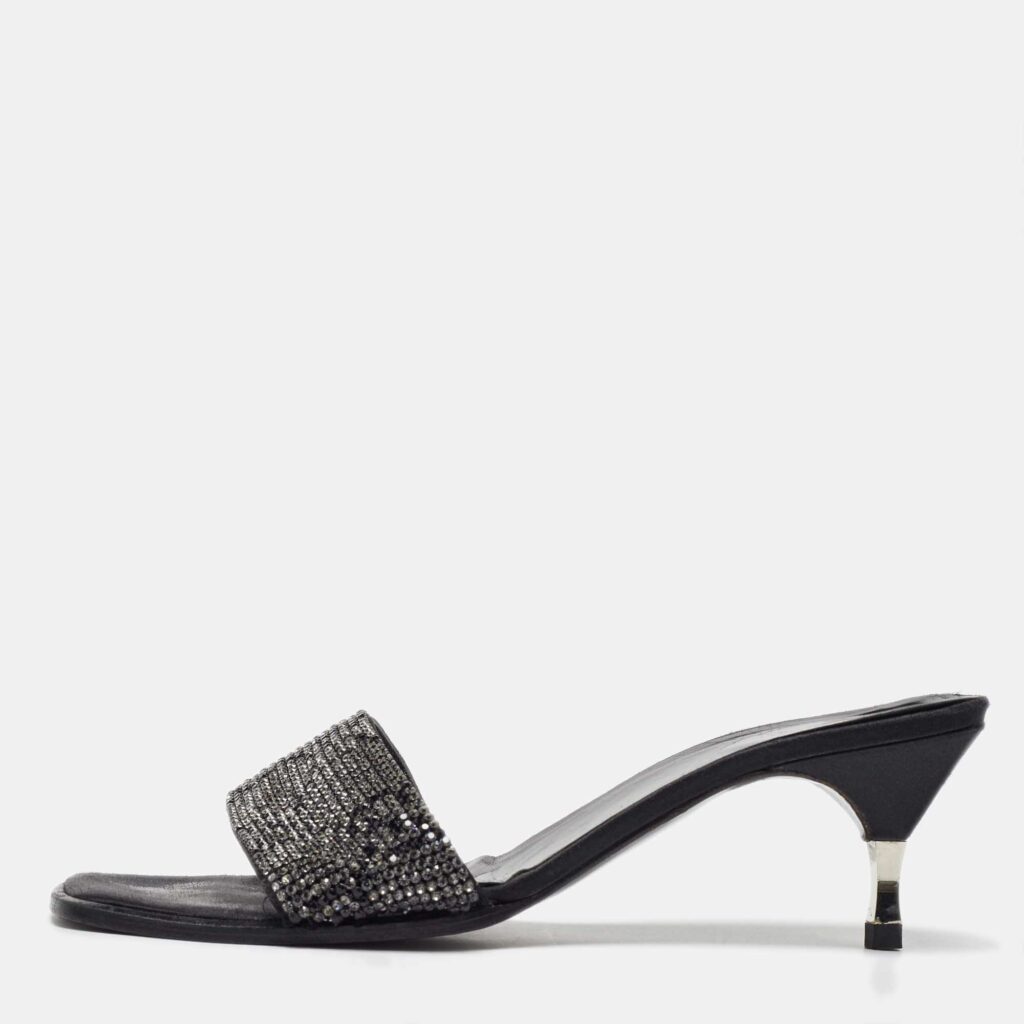 luxury-women-gucci-used-shoes-p1078486-001.jpg Gucci Black Fabric Crystal Embellished Slide Sandals Size 38.5