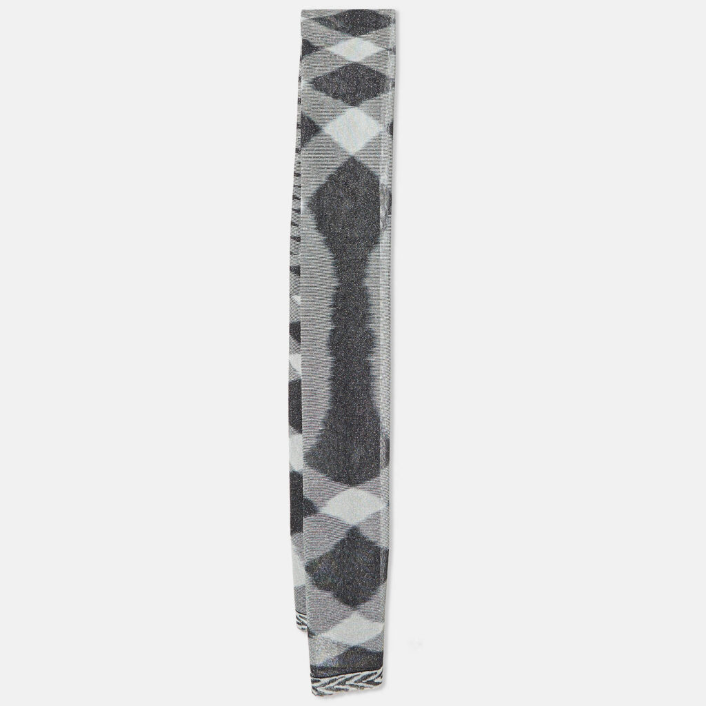 luxury-women-missoni-used-accessories-p1012592-003.jpg Missoni Monochrome Diamond Pattern Lurex Knit Stole