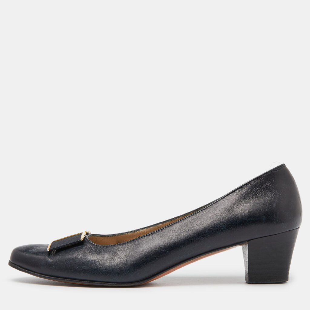 luxury-women-salvatore-ferragamo-used-shoes-p1000192-001.jpg Salvatore Ferragamo Blue Leather Block Heel Pumps Size 38.5