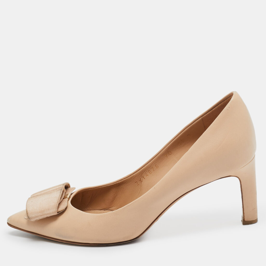 luxury-women-salvatore-ferragamo-used-shoes-p1013677-008.jpg Salvatore Ferragamo Beige Leather Bow Pumps Size 36